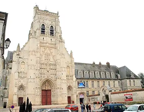 Vue actuelle de l'abbaye de Saint-Riquier (Somme).