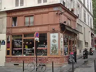 Charcuterie avec devanture classée Belle Époque en 2008.