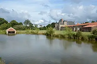 Le château vu depuis l'étang