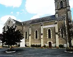 Devise laïque sur bâtiment religieux.