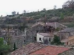 Vue sur une partie perchée du village.