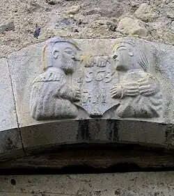 Claveau de porte daté 1563.