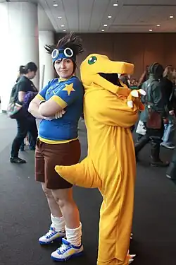 Costume de dinosaure jaune.