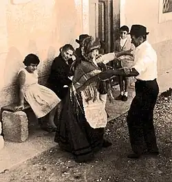 Saltarelle vers 1930.