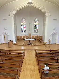 La nef et le chœur.