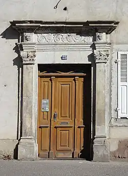 Portail (1700), 25 rue de Verdun.