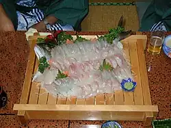 Sashimi de seriola quinqueradiata (souvent appelé chinchard)