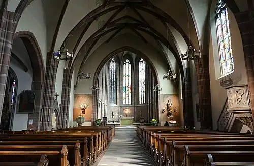 Intérieur de l'église Notre-Dame-de-la-Nativité.