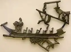 Scène de rapt (?) sur un bateau. Bronze. Musée archéologique d'Héraklion.