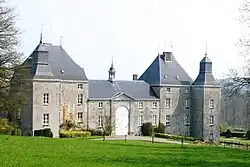 Vue de la façade ouest du château-ferme