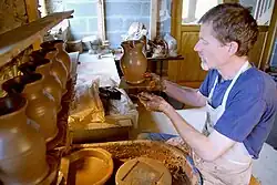 Sean Miller, artisan potier