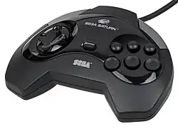 manette composée de 6 boutons à droite et d'un pavé directionnel à gauche