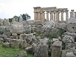 Temples F et E (anastylosé)