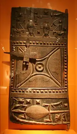 Porte en bois à serrure (Boundiali, vers 1920), Washington, musée national d'Art africain.