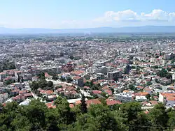 Vue générale de la ville moderne de Serrès depuis l'acropole.