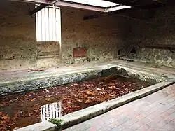 Le lavoir de la commune, en contrebas de l'église.