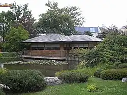 Salon de thé à l'étang aux nénuphars (2007)