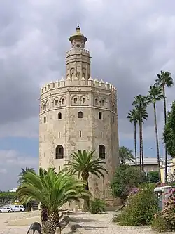 La Torre del Oro est une tour d'observation militaire (XIIIe siècle)
