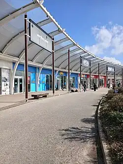 Vues de quelques enseignes du Shopping Parc.