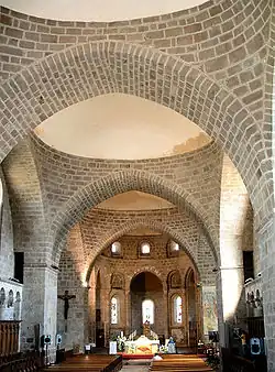 Nef sur file de coupoles.