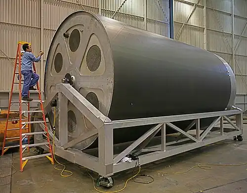 La jupe de liaison inter étages est réalisée en fibre de carbone.