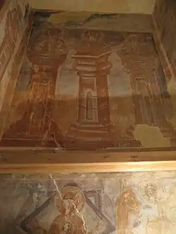 Piliers de saints stylites de la chapelle de la Sainte-Trinité.