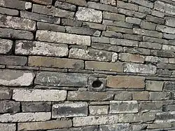 Détail du mur en matériaux de remploi du Musée de Ningbo.