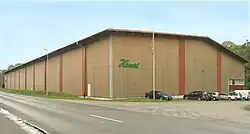 L’entrepôt de stockage et d’expédition construit en 2001 (en 2008)