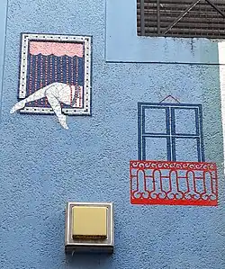 La fresque reprend la forme phallique de balcons du centre-ville de Nantes.