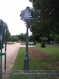 Plaque du square Robert-Schuman.