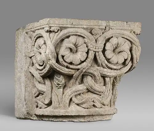 Chapiteau de l'abbaye Saint-Laurent-lès-Cosne (XIe&nbsp;siècle, Musée des beaux-arts de Philadelphie.