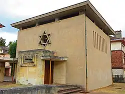 La synagogue.
