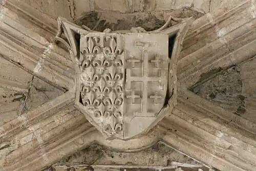 Cinquième travée, blason Anjou-Sicile parti de Jérusalem.