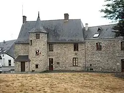 L'aumônerie Saint-Jean, fondée au XIIe siècle.