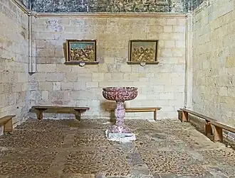 Église Saint-Pierre de Gourdon, les fonts baptismaux.