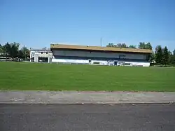 Le stade de football.