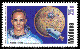 Photographie en couleur d'un timbre postal montrant le visage de Collins, la Lune et le module de commande Apollo.