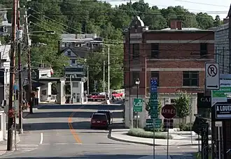 La route 247 longe la frontière canado-américaine à Stanstead.