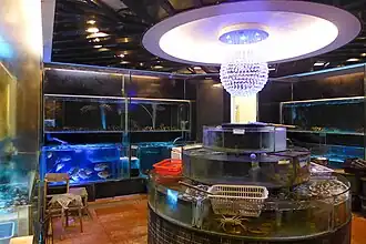 Salle des fruits de mer en sous-sol.