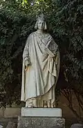 Vue d'une statue de roi.