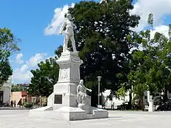 Statue de Julio Grave de Peralta au Parc Las Flores