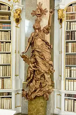 Sculpture dans la bibliothèque