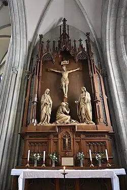 Retable dans un bas-côté de l'abbatiale