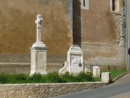Croix de mission et stèle de Guy de Larigaudie.