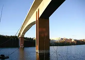 Alviksbron vu de Stora Essingen.
