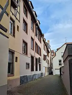 Section centrale plus large.