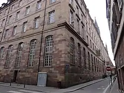 Angle de la rue des Écrivains (à gauche) et de la rue des Frères.