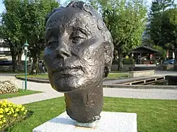 Description de cette image, également commentée ci-après