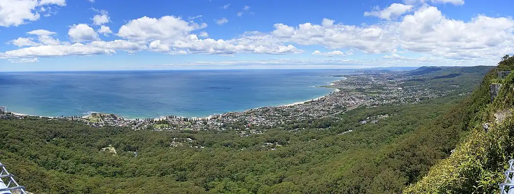 Vue depuis l'Illawarra escarpment au-dessus de Wombarra dans le Nord de l'Illawarra.