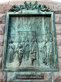 Le bas relief sud dépeignant la prestation de Paul Kruger comme président de l’État en 1883.